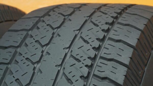 2 used tires 225/75/15 WILD TRAC - Image 3