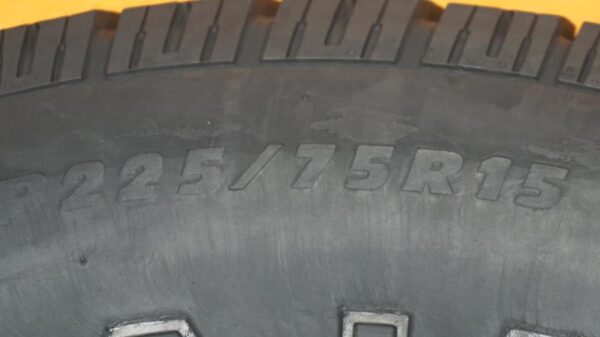 2 used tires 225/75/15 WILD TRAC - Image 7