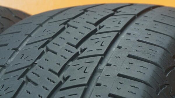 4 used tires LT 245/75/17 GENERAL - Image 3