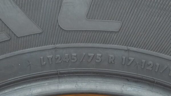 4 used tires LT 245/75/17 GENERAL - Image 7