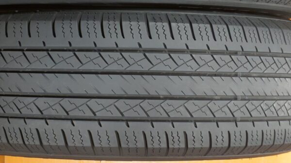 2 used tires LT 245/70/17 FULLRUN - Image 4