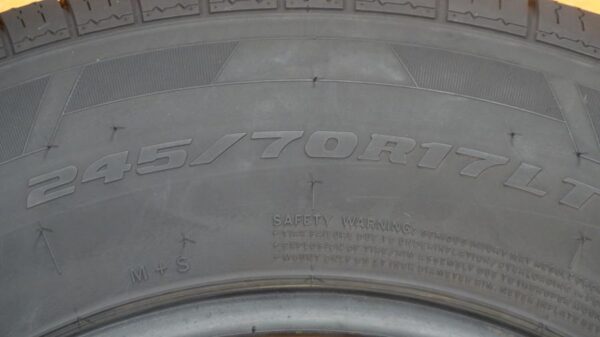 2 used tires LT 245/70/17 FULLRUN - Image 7