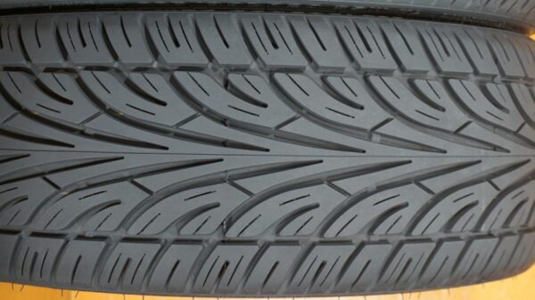 2 used tires 225/30/20 WANLI - Image 4