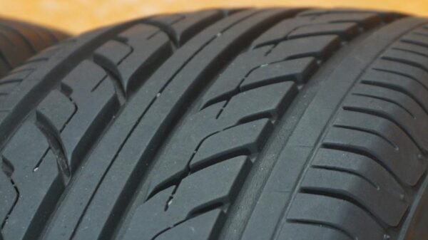 2 used tires 185/65/15 ARTUM - Image 3