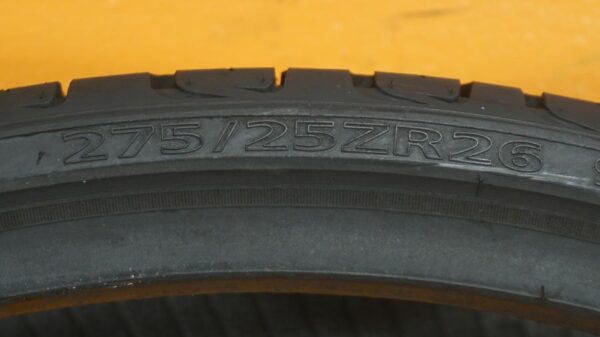 2 used tires 275/25/26 DELINTE - Image 7