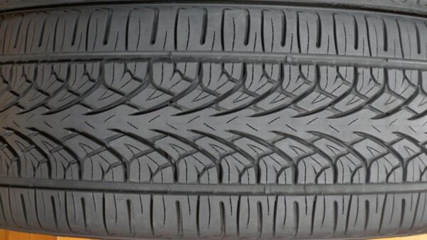 2 used tires 275/25/26 DELINTE - Image 4