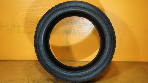 2 used tires 225/40/18 FALKEN - Image 6