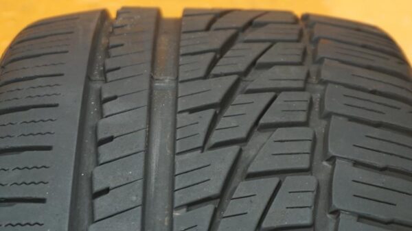 2 used tires 225/40/18 FALKEN - Image 5