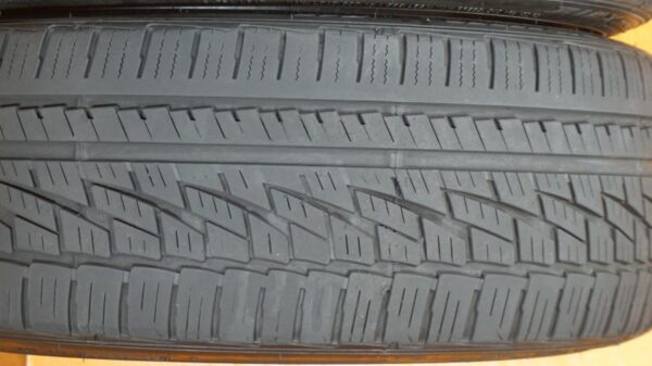 2 used tires 225/40/18 FALKEN - Image 4