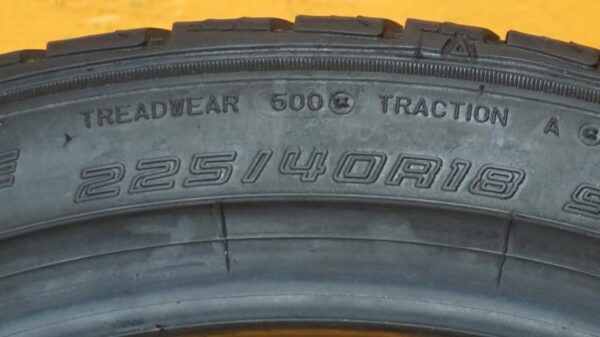 2 used tires 225/40/18 FALKEN - Image 7