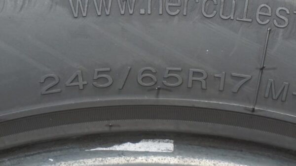 2 used tires 245/65/17 HERCULES - Image 7