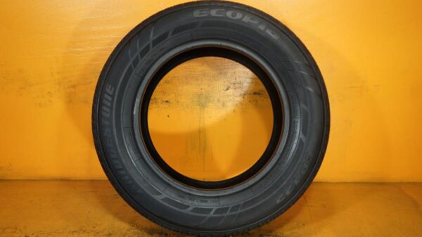 2 used tires 215/65/16 BRIDGESTONE - Image 6