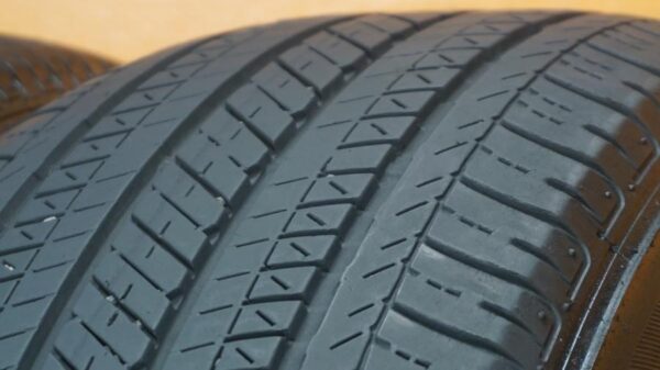 2 used tires 215/65/16 BRIDGESTONE - Image 3