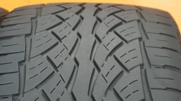 2 used tires 265/35/22 FALKEN - Image 5