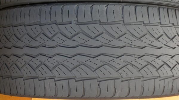 2 used tires 265/35/22 FALKEN - Image 4