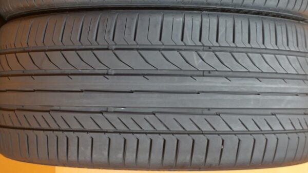 2 used tires 255/35/19 CONTINENTAL - Image 4