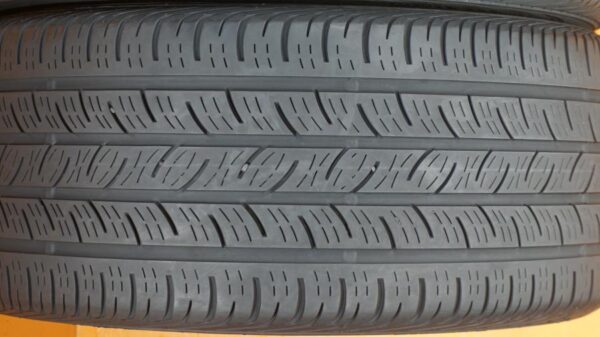 2 used tires 255/35/18 CONTINENTAL - Image 4