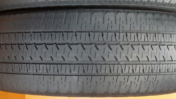 2 used tires 275/55/20 BRIDGESTONE - Image 4