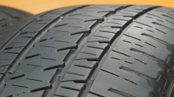 2 used tires 275/55/20 BRIDGESTONE - Image 3