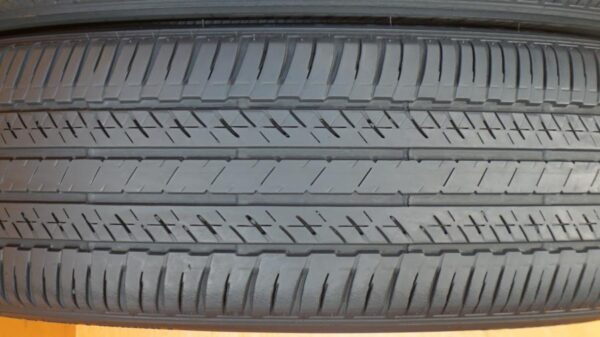 2 used tires 215/55/17 BRIDGESTONE - Image 4