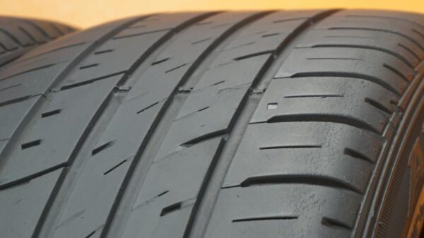 2 used tires 245/45/18 FALKEN - Image 3