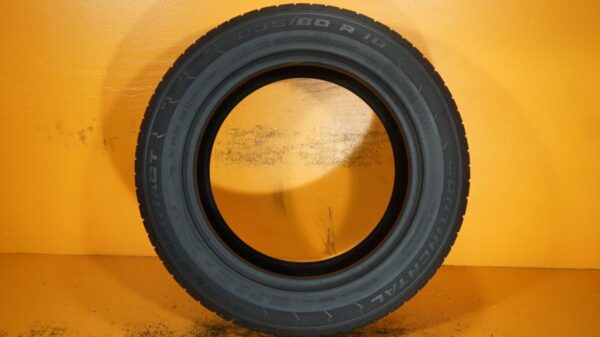 2 used tires 235/60/18 CONTINENTAL - Image 6