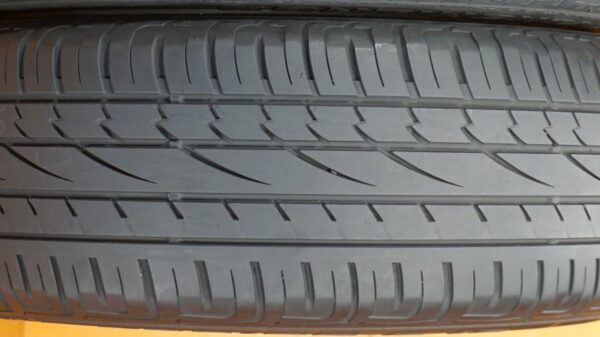 2 used tires 235/60/18 CONTINENTAL - Image 4