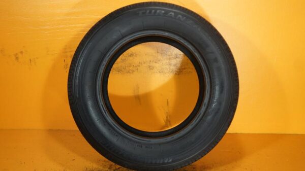 2 used tires 205/65/15 BRIDGESTONE - Image 6