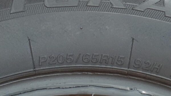 2 used tires 205/65/15 BRIDGESTONE - Image 7