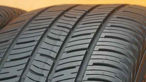 2 used tires 225/50/17 CONTINENTAL - Image 3