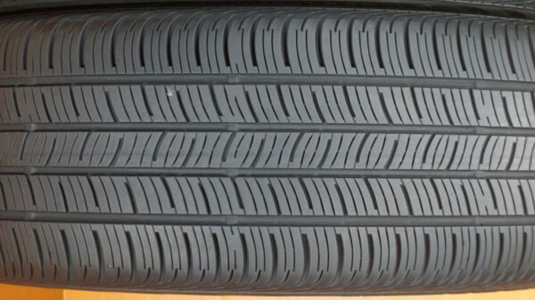 2 used tires 225/50/17 CONTINENTAL - Image 4