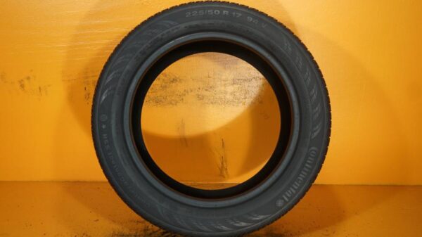 2 used tires 225/50/17 CONTINENTAL - Image 6