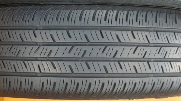 2 used tires 235/65/17 CONTINENTAL - Image 4