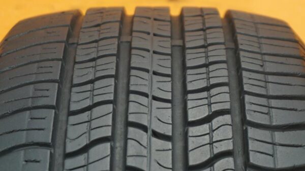 2 used tires 215/65/16 FUTURA - Image 5