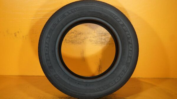 2 used tires 215/65/16 FUTURA - Image 6