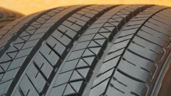 2 used tires 215/55/16 BRIDGESTONE - Image 3