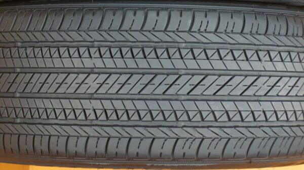 2 used tires 215/55/16 BRIDGESTONE - Image 4