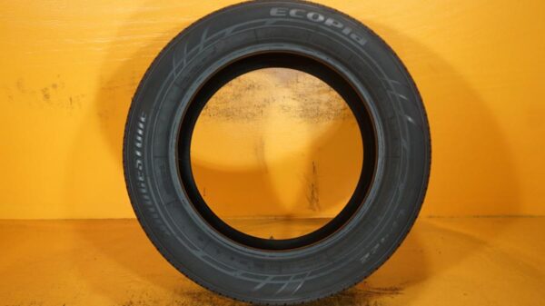 2 used tires 215/55/16 BRIDGESTONE - Image 6