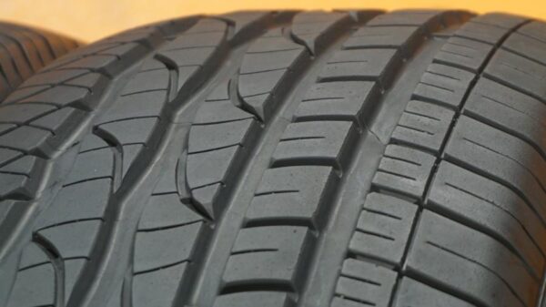 2 used tires 225/55/17 DOUGLAS - Image 3