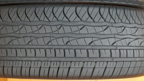 2 used tires 225/55/17 DOUGLAS - Image 4