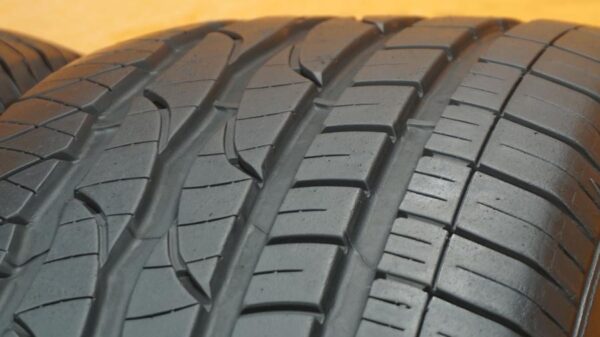 2 used tires 225/50/17 DOUGLAS - Image 3