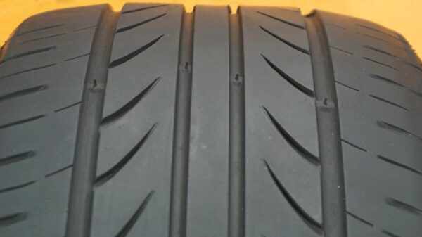 2 used tires 245/35/20 DELINTE - Image 5