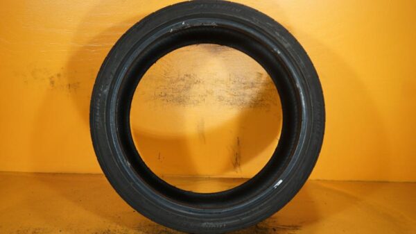 2 used tires 245/35/20 DELINTE - Image 6