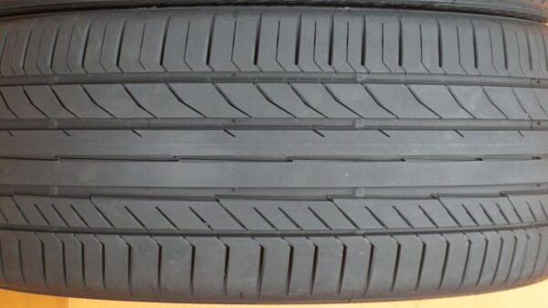 2 used tires 255/35/19 CONTINENTAL - Image 4