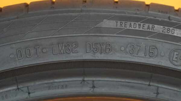 2 used tires 255/35/19 CONTINENTAL - Image 9