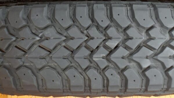 2 used tires LT 215/75/15 HANKOOK - Image 4