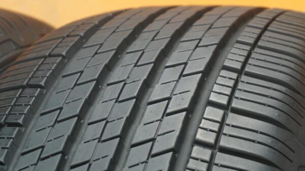 2 used tires 225/60/17 CONTINENTAL - Image 3