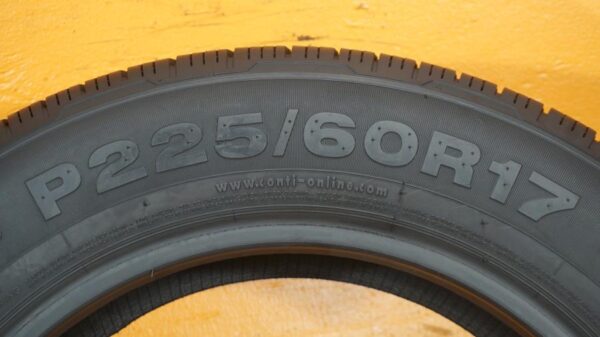 2 used tires 225/60/17 CONTINENTAL - Image 7