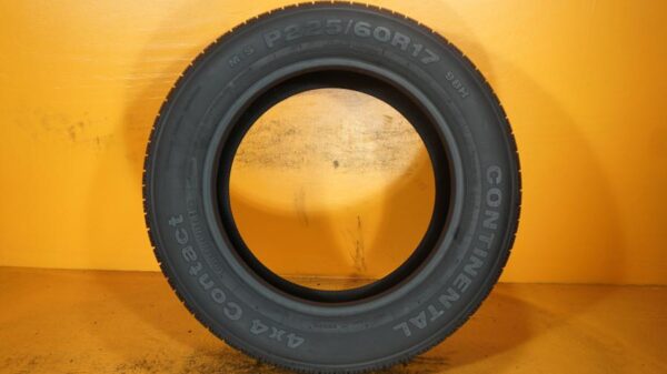 2 used tires 225/60/17 CONTINENTAL - Image 6