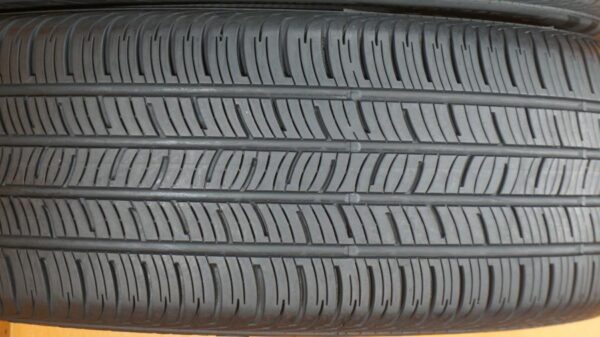 2 used tires 225/55/17 CONTINENTAL - Image 4